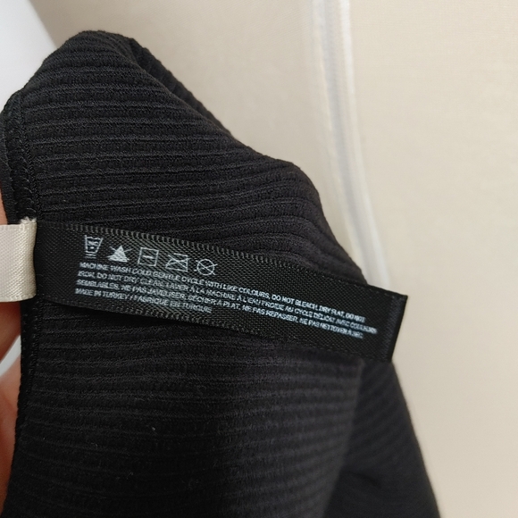 Aritzia Sunday Best SinchSeamless™ Rib Halter Top Size XS/S - Picture 7 of 9